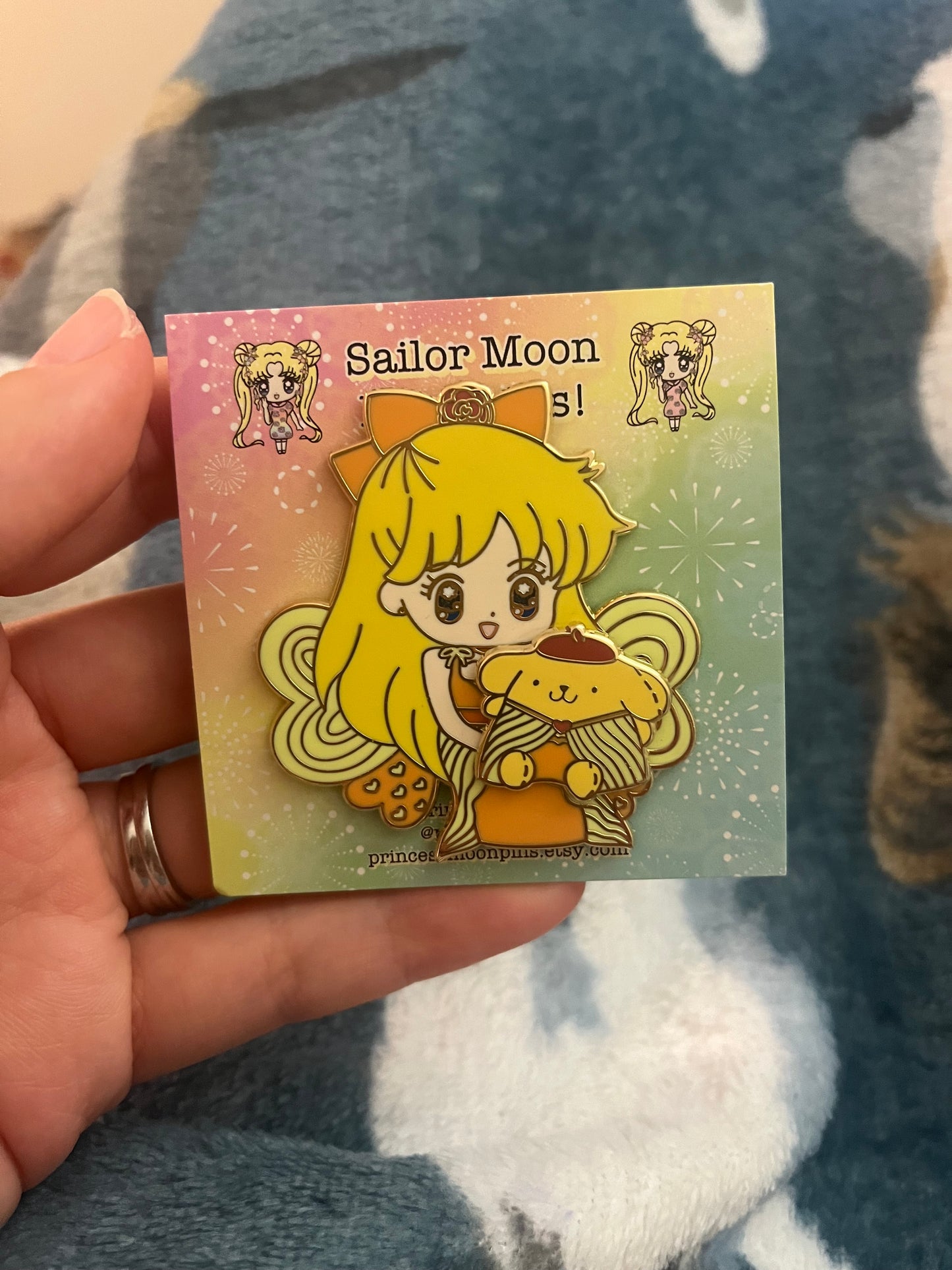 Sailor Moon x Sanrio 2 inch Spinning Enamel Pin Sailor Venus x Pompompurin Princess Series