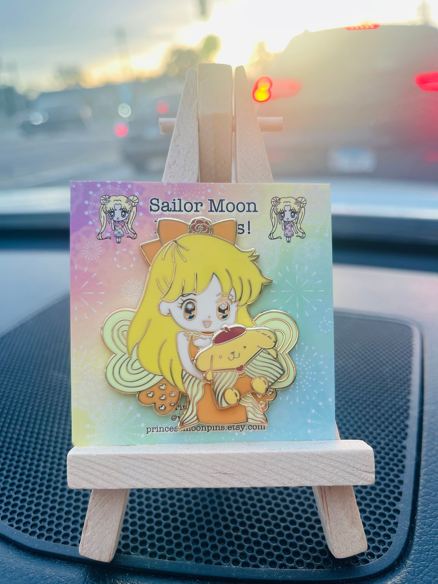 Sailor Moon x Sanrio 2 inch Spinning Enamel Pin Sailor Venus x Pompompurin Princess Series