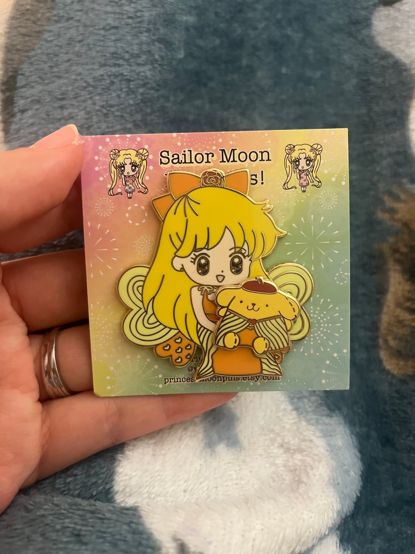 Sailor Moon x Sanrio 2 inch Spinning Enamel Pin Sailor Venus x Pompompurin Princess Series